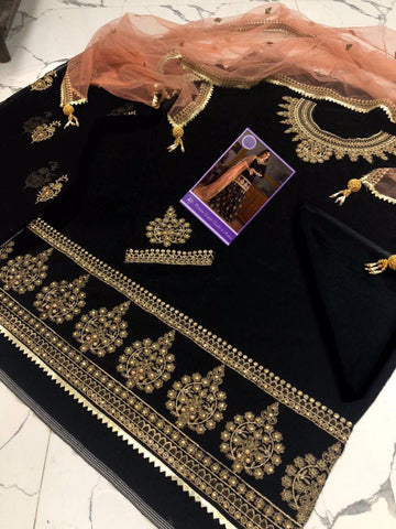 Zainab Chottani Velvet Suit - Yumnaz